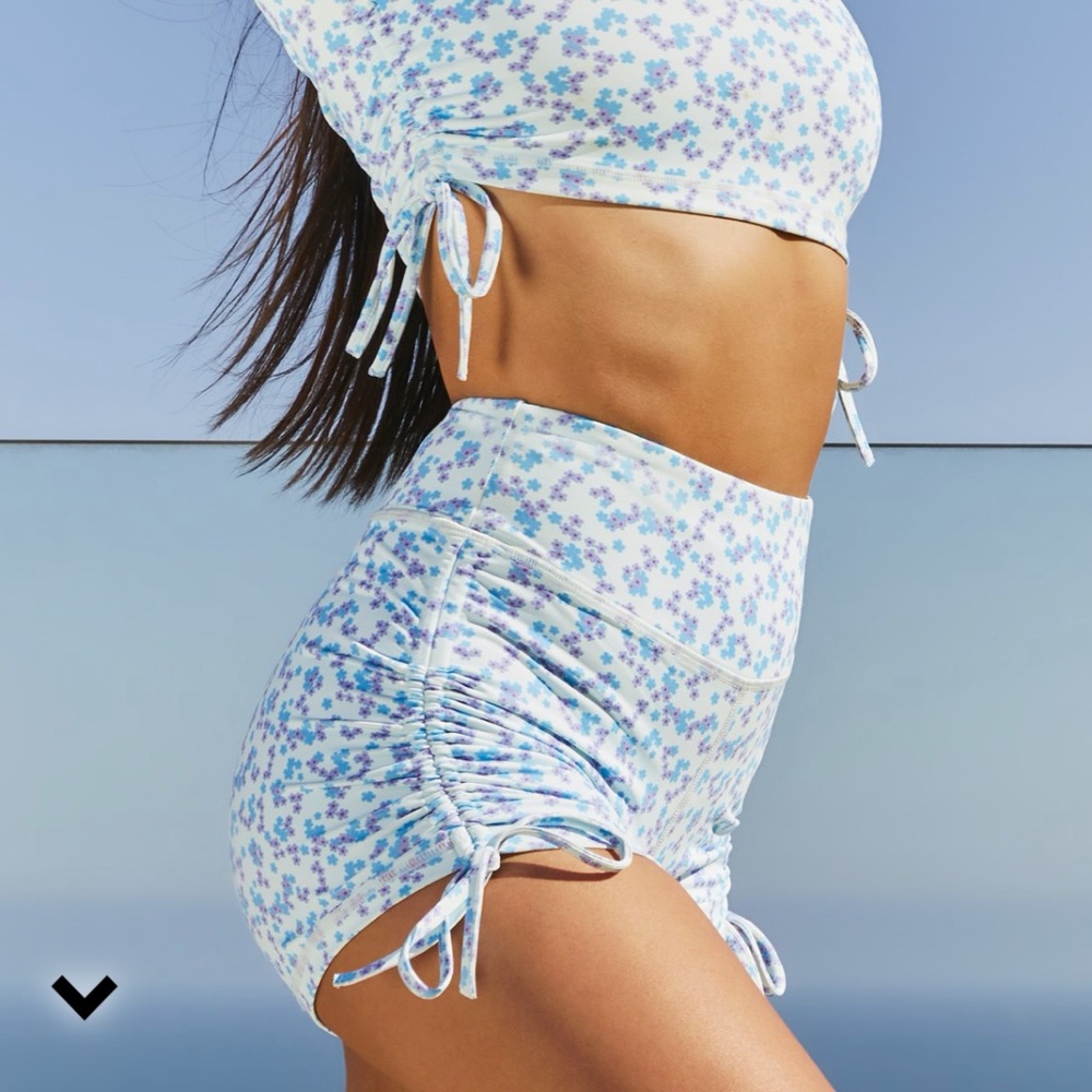 bo+tee SLINKY HIGH WAISTED SHORTS IN BLUE